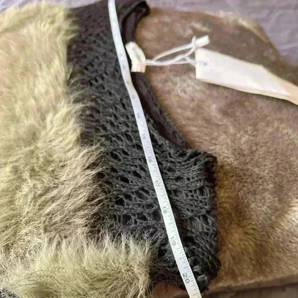 Free Gift With Purchase-Cut-Out Patchwork Border Mohair Knit Crop-Top - Picture 7 of 9